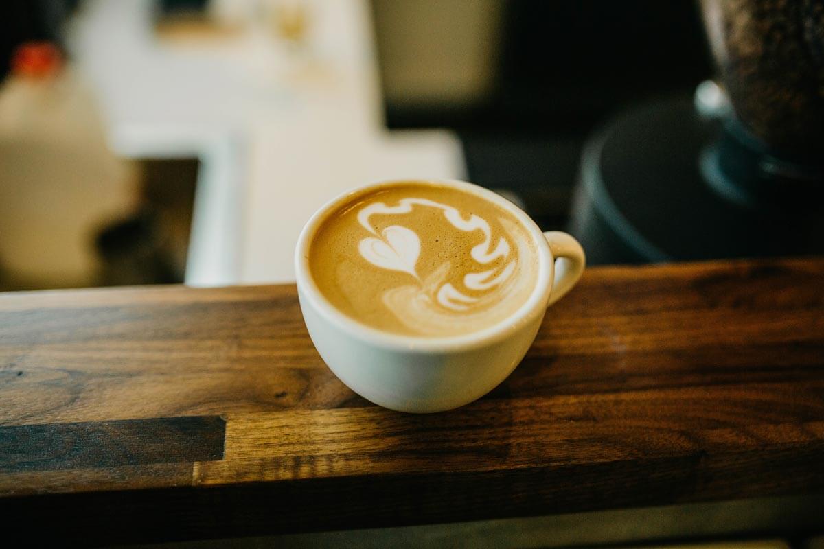 Kaffeetasse mit Herzsymbol